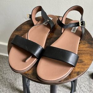 Steve Madden Dina Flat Sandal